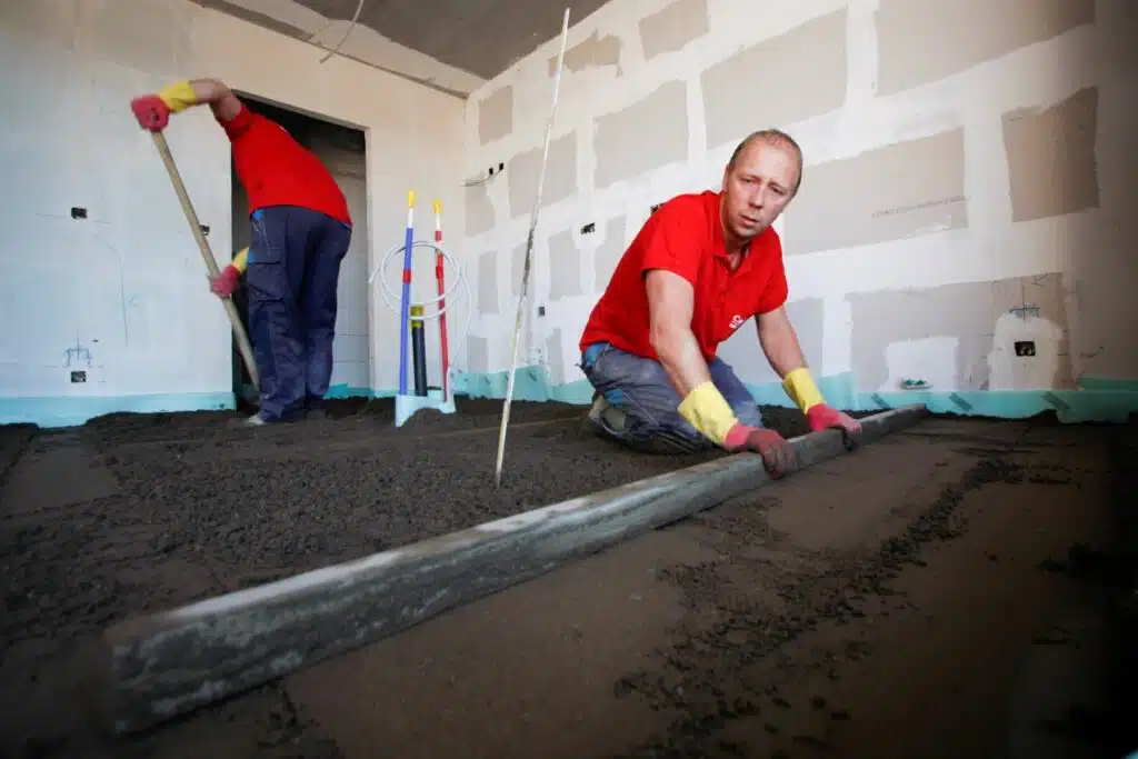 Jimmy De Breucker voert chapewerken uit, begin van het verhaal van Jimmy De Breucker als tegelzetter